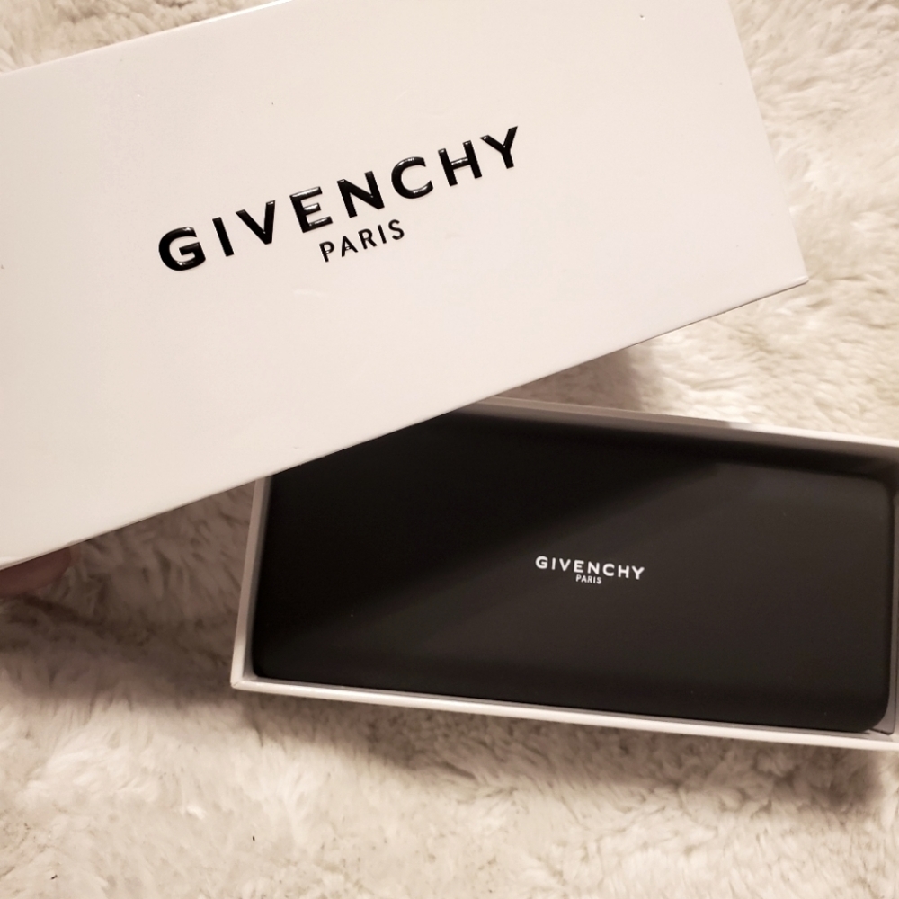 Givenchy eyeglass case, gift box and cleaning cloth .. All New WOT..  Boxes only